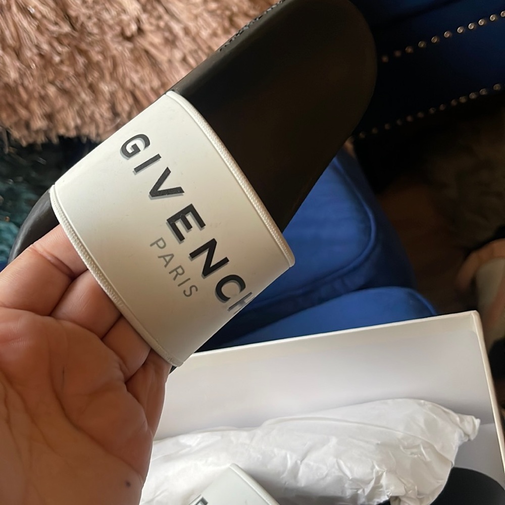 Black & white Givenchy slides size 33